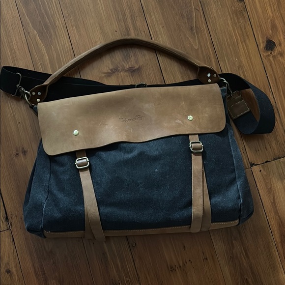 House of Flynn camera tote - Picture 1 of 5
